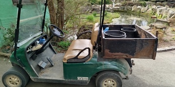 V noci došlo k vloupání do zoo, zmizel vozík, vysílačky i nářadí