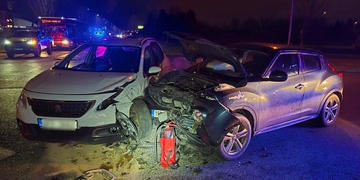 Náraz řidičku zaklínil ve voze