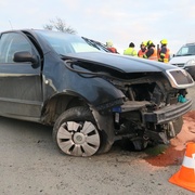 Řidička se za jízdy otočila na malou dcerku