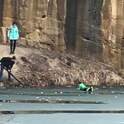 Pod dítětem se probořil led a hrozilo mu utopení
