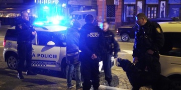 Agresivní soused, napadený muž i opilci, kteří nechtěli platit