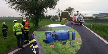 Vozidlo vyletělo ze silnice a řidičku musel transportovat vrtulník