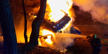 Řidič po čelním střetu zemřel v hořícím voze