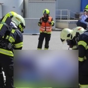 Muž se přiotrávil při čištění jímky a byl transportován do nemocnice, o chvíli později se tam přiotrávil další