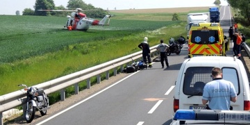 Smrt motocyklisty mezi Kožlany a Kralovicemi