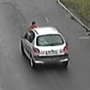 Po hádce ženu záměrně přejel autem