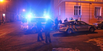 V ulicích se o víkendu rvaly i ženy