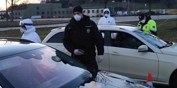 Německá policie zachytila Čechy s padělky testů na Covid