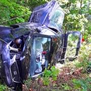Řidička nezvládla řízení a s vozem vletěla do lesa