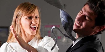 Není moc chytrý a ještě ho žena bije