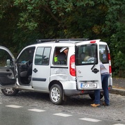 Střet tramvaje s autem na Karlovarské