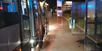 Pár narkomanů napadl řidiče autobusu MHD