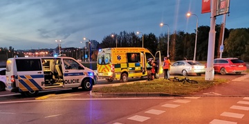 Střet auta s jezdcem na elektrokole - policisté pátrají po svědcích