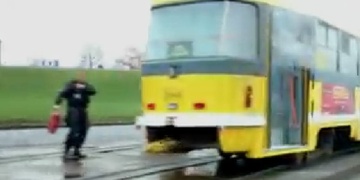 Aktualizace článku:  V tramvaji došlo k požáru topení, uhasili strážníci