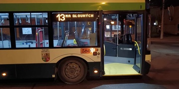 Řidič ujel od dopravní nehody, během které byla zraněna žena