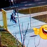 DOPORUČUJEME : Zloděj kola si strašně rozbil hubu – doslova