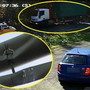 Řidič rozpáral parovod a ujel, škoda je čtvrt milionu
