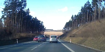 Pro pět minut riskoval život svůj i osádky protijedoucího vozu