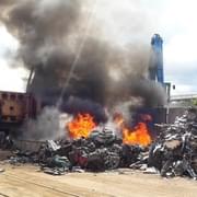 Dnes v Plzni hořel odpad v kovošrotu a včera v bytě