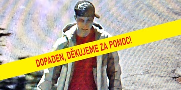 Policisté právě zadrželi mladíka podezřelého z dnešního napadení a zranění seniora