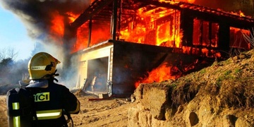 Jak došlo k obrovskému požáru? Kriminalisté i experti z TÚPO pátrají po příčinách.