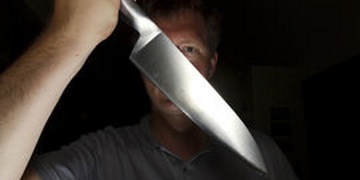 Zaútočil nožem na tři členy rodiny