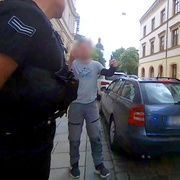 Arogantní řidič častoval strážníky urážkami