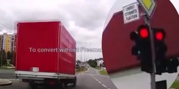 Náklaďák prosvištěl křižovatku na červenou