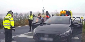 Pomoc nastávající mamince uprostřed kolony na dálnici D5