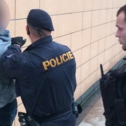 Útočník v nemocnici napadl a zranil lékaře