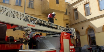 Záchrana turistky v hotelu Slovan i požár na Slovanech