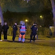Rvačku v parku ukončil až zásah policie