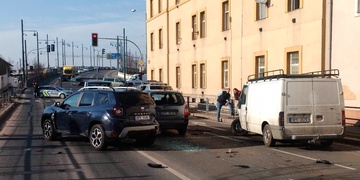 Dopravní nehoda čtyř vozidel uzavřela Lobezskou ulici