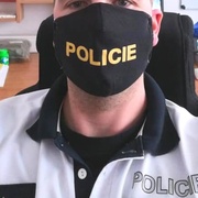 Na policii od pondělí již jen v roušce!