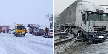 Hromadná dopravní nehoda, převrácený autobus i kamion, který sroloval svodidla