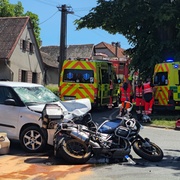 Vážná dopravní nehoda - střet osobního vozu s motorkou