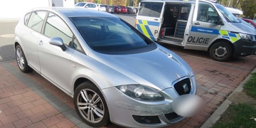 Řidič se třemi promile naboural několik vozů