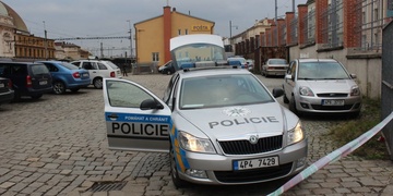 To už tu dlouho nebylo, opět bomba hlášená na nádraží na poště