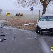 Při střetu vozů byli zraněni dva lidé