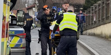 Ozbrojený muž hrozil sebevraždou