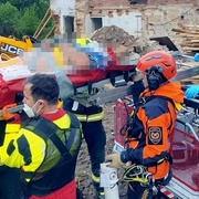 Náklad zasypal a těžce zranil řidiče