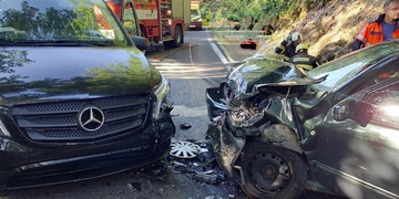 Střet dvou aut, na místě bylo více zraněných včetně dětí