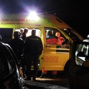 Jezdec na čtyřkolce srazil chodce a z místa ujel - znáte muže, který jezdil s růžovýma králičíma ušima na helmě?