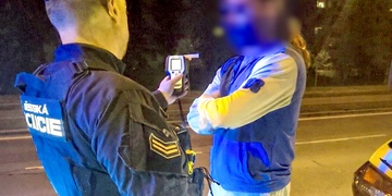 "Měl jsem jen dvě piva," tvrdil řidič, dechová zkouška však ukázala 1,78 promile