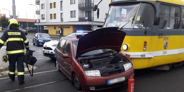 Řidič vjel přímo před tramvaj