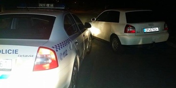Dvacáté narozeniny oslavil automobilovou honičkou a trestným činem