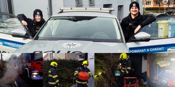 Policista z hořícího domu vynesl hendikepovanou ženu a jeho kolegyně pak zachránila ještě pejska