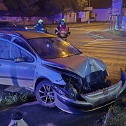 Řidič po nehodě nechal auto na místě a utekl
