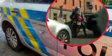 Honička se zfetovaným motorkářem napříč celou Plzní