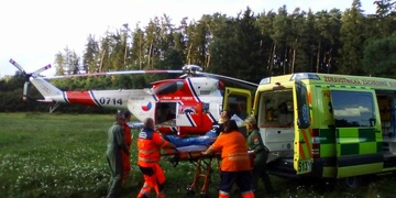 Nehoda dvou motorek uzavřela silnici